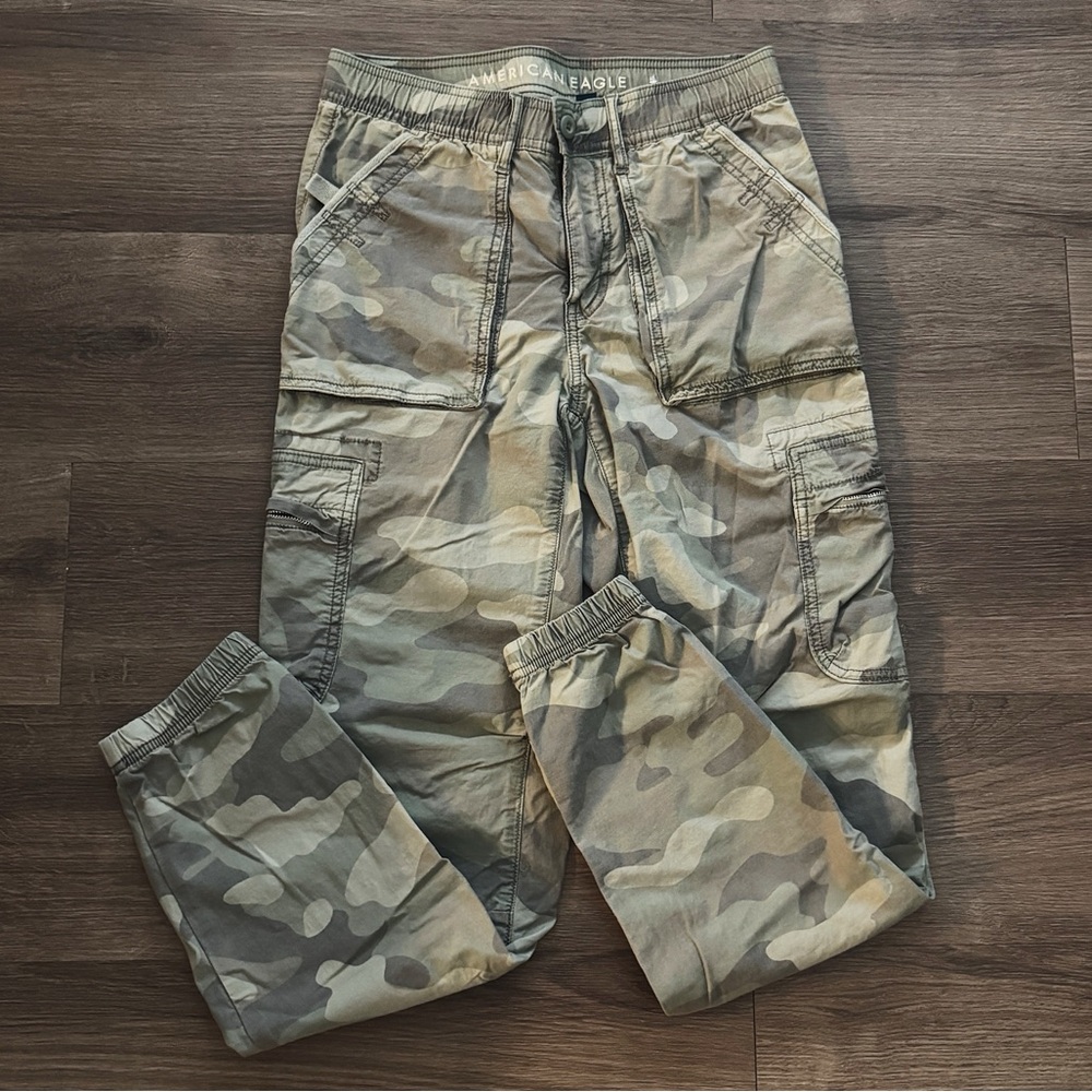American Eagle Camo Cargo Joggers Women’s 2 Long